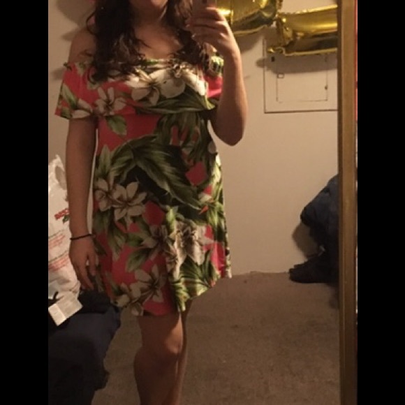 Off Shoulder Dress - Picture 2 of 7